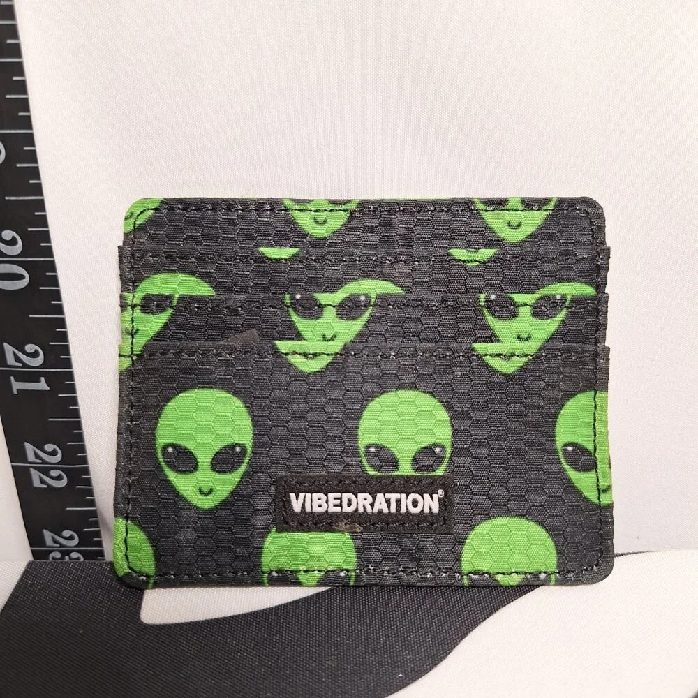 Vibedration Card Holder Wallet - Aliens - Used